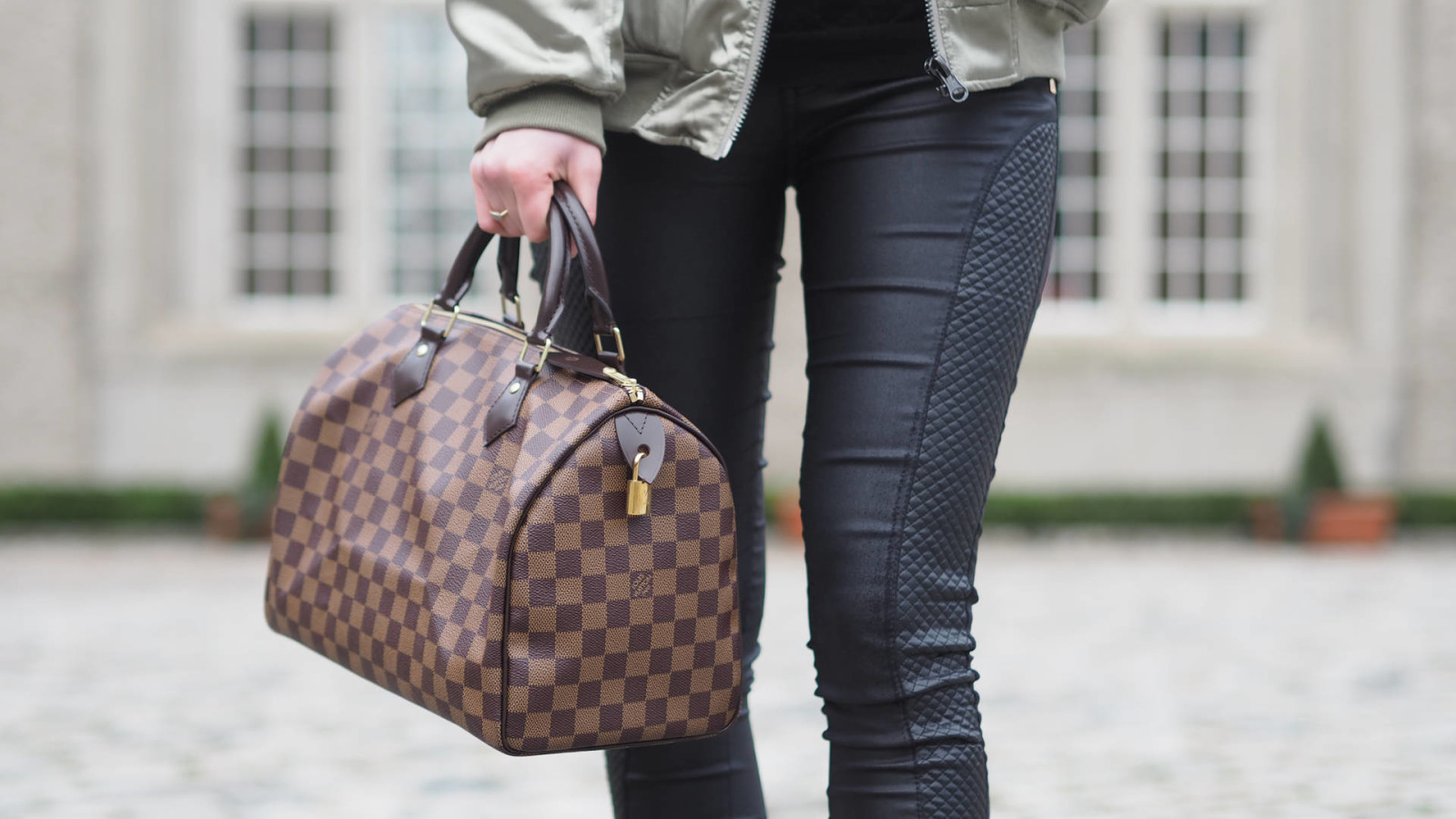 10 TIPS FOR BUYING YOUR FIRST DESIGNER BAG